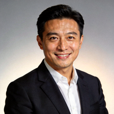 爱游戏体育平台负责人张明先生半身肖像 - 面带微笑，充满自信